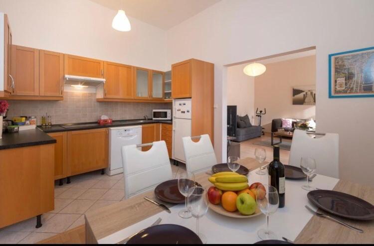 Apartment Stepanska Прага Экстерьер фото